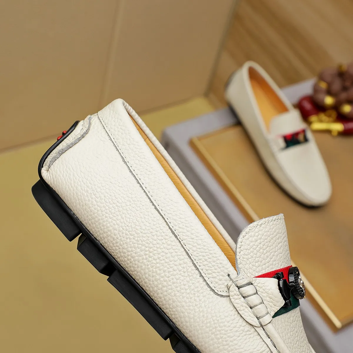 Men's shoes 💰360💰💰GUCCI Gucci official website synchronizes the latest model 🛃The upper is made of imported cowhide, 🐷leather lining, rubber outsole, 🎩🎩top-notch handcrafted workmanship with fine stitches and threads🔍definitely satisfy those perfectionist men who pursue high luxury quality 👏 Colors available! Code number 38-45 Large quantity in stock